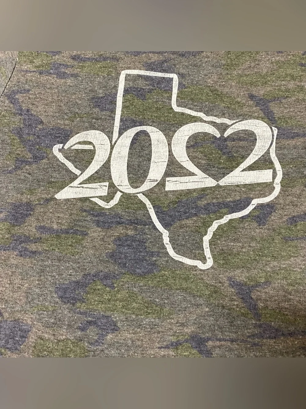 Camouflage T-shirt with 2022 Heart and Texas map print kids youth size small 6/7